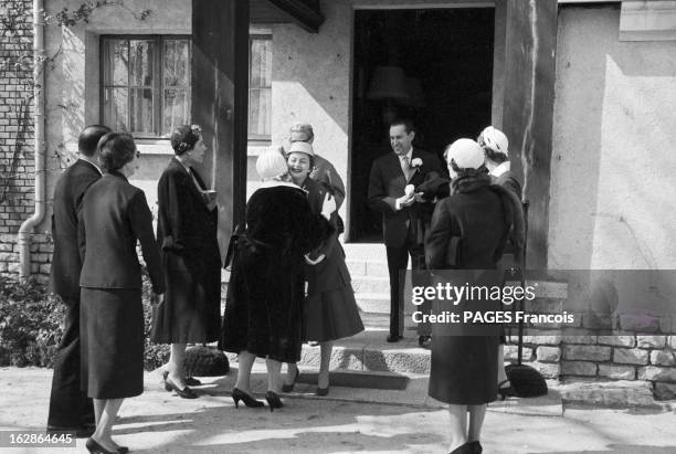 Wedding Ofolivia De Havilland With Pierre Galante. France, Ivoy-le-Marron, 9 avril 1955, célébration du mariage de l'actrice américaine d'origine...