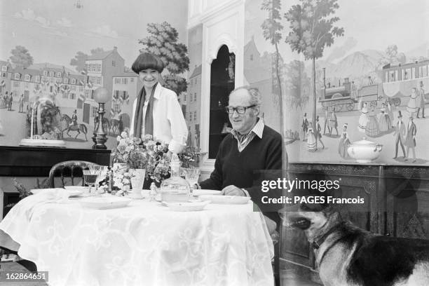 Close-Up Of Alain Decaux. France, 18 mai 1978, l'écrivain, homme de télévision et de radio français Alain DECAUX s'accorde peu de loisirs mais pense...