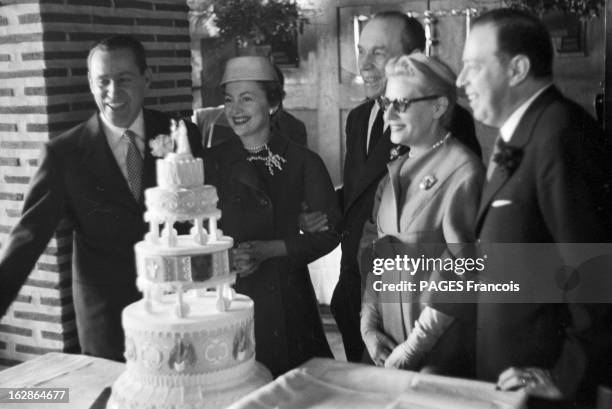 Wedding Ofolivia De Havilland With Pierre Galante. France, Ivoy-le-Marron, 9 avril 1955, célébration du mariage de l'actrice américaine d'origine...