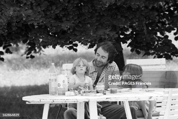 Rendezvous With Michel Delpech. France, 28 juillet 1978, le chanteur français Michel DELPECH est en vacances avec ses enfants. Après le succès du...