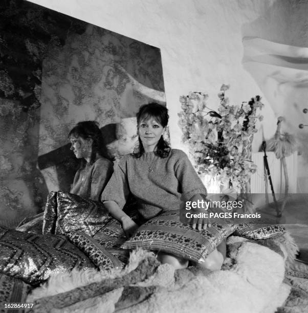 Rendezvous With Anna Karina. Le 9 janvier 1978, l'actrice française d'origine danois Anna KARINA se repose entre deux tournages. Ici chez elle...