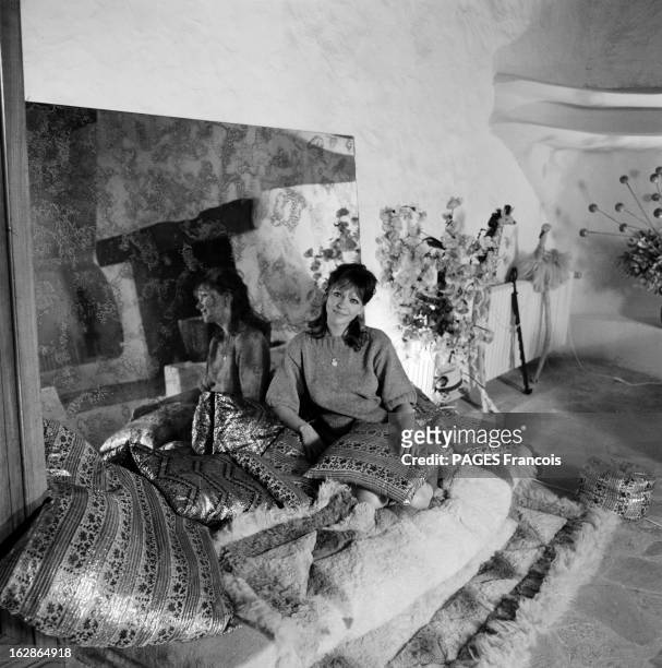 Rendezvous With Anna Karina. Le 9 janvier 1978, l'actrice française d'origine danois Anna KARINA se repose entre deux tournages. Ici chez elle...