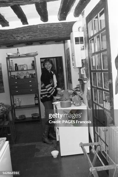 Rendezvous With Anna Karina. Le 9 janvier 1978, l'actrice française d'origine danois Anna KARINA se repose entre deux tournages. Ici chez elle dans...