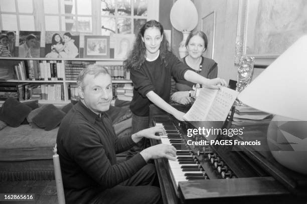 Rendezvous With Michel Serrault, Elected Best Actor At The Cesars 1979. France, Neuilly, 5 février 1979, l'acteur Michel SERRAULT vient de recevoir...