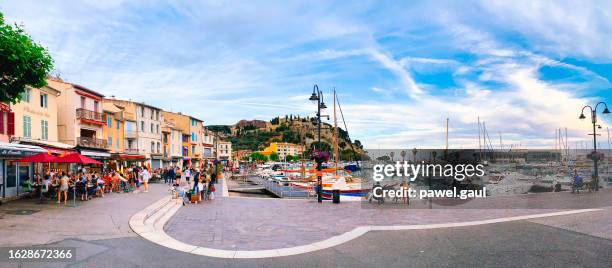 cassis stadt marina stadtbild frankreich - cassis stock-fotos und bilder