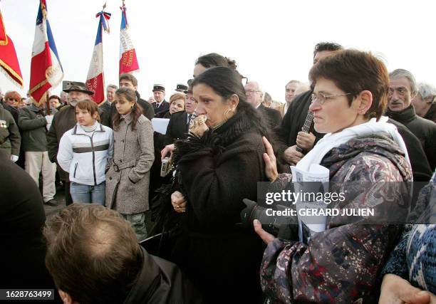 Véronique Labbe , présidente de l'association tzigane "Amaron Drom", assiste avec émotion à l'inauguration d'un mémorial pour les Tziganes internés...