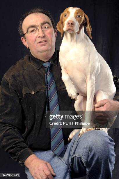 Dogs At The Agriculture Fair 2003. Photo studio des chiens présentés au Concours canin dans le cadre du Salon de l'Agriculture 2003 à PARIS :...