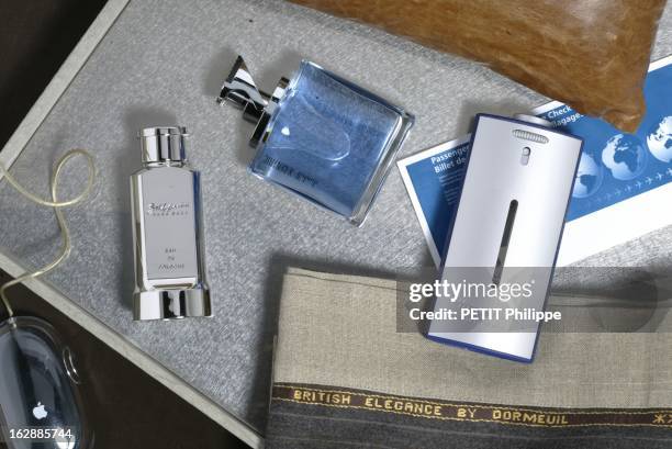 Perfumes For Men. Les parfums pour hommes : le businessman : flacons de parfums BALDESSARINI d'Hugo BOSS, DUNHILL X-CENTRIC, FACONNABLE HOMME sur un...