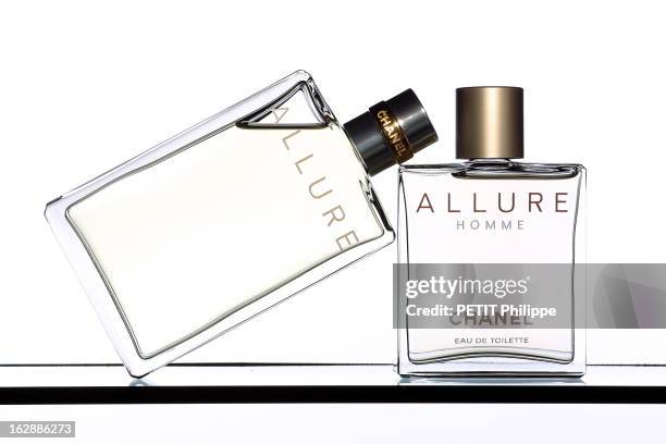 Fragrances Duo. Flacons de parfum Allure pour homme et pour femme de CHANEL.