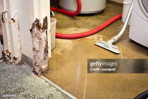 water damaged basement - overstroming stockfoto's en -beelden