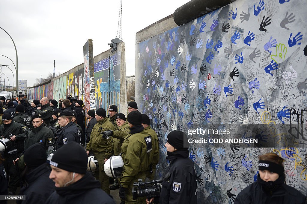 GERMANY-HISTORY-WALL-EASTSIDEGALLERY