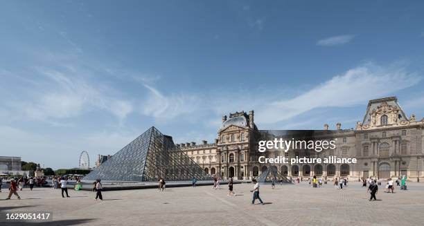 August 2023, France, Paris: Exterior shot of the Louvre Museum. Photo: Silas Stein/dpa