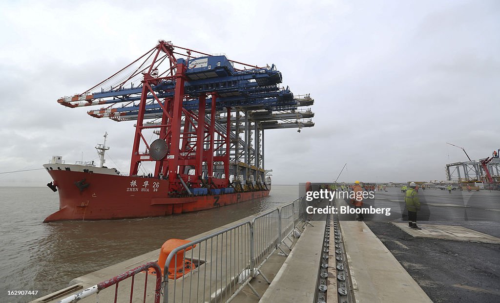 Ship to Shore Cranes Delivered To DP World's New London Gateway Port