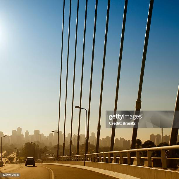 sao paulo, brasilianische city - cable stayed bridge stock-fotos und bilder