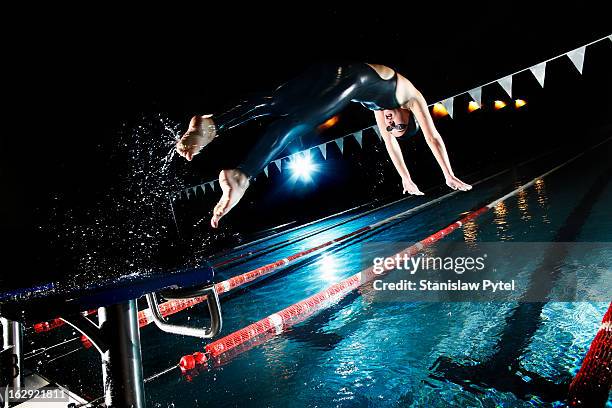 swimmer jumping from starting platform - diving platform stock pictures, royalty-free photos & images