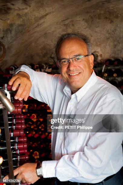 David Khayat, Wine Amateur. Paris, France, 31 mai 2012 --- Le Professeur David KHAYAT, 56 ans, chef du service de cancérologie à lhôpital de la...