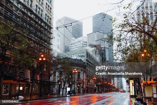 view of moody rainy morning at san francisco downtown district, california - san francisco financial district stock pictures, royalty-free photos & images