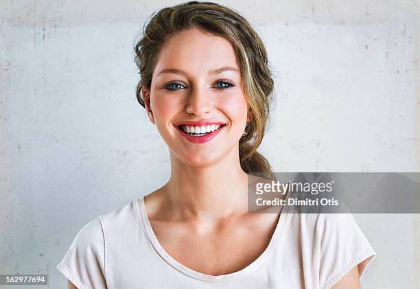 portrait of young woman, laughing - attractive girl stockfoto's en -beelden