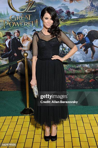 Actress Abigail Spencer arrives at the Los Angeles Premiere of "Oz The Great and Powerful" at the El Capitan Theatre on February 13, 2013 in...