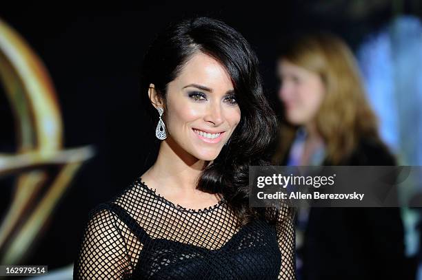 Actress Abigail Spencer arrives at the Los Angeles Premiere of "Oz The Great and Powerful" at the El Capitan Theatre on February 13, 2013 in...