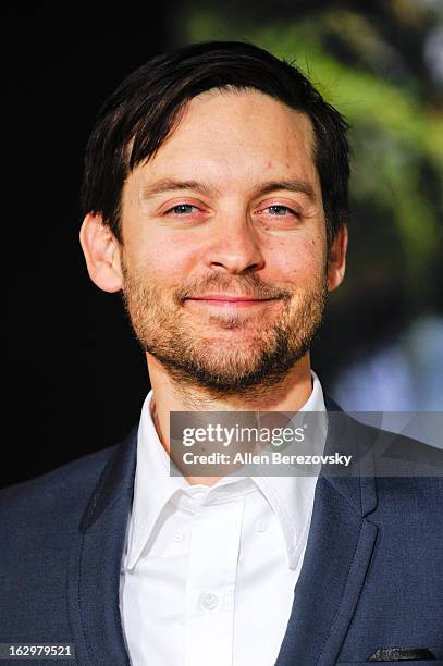 Actor Tobey Maguire arrives at the Los Angeles Premiere of "Oz The Great and Powerful" at the El Capitan Theatre on February 13, 2013 in Hollywood,...