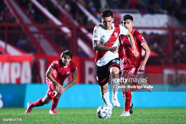 Matias Kranevitter of River Plate drives the ball during a match between Argentinos Juniors and River Plate as part of Group A of Copa de la Liga...