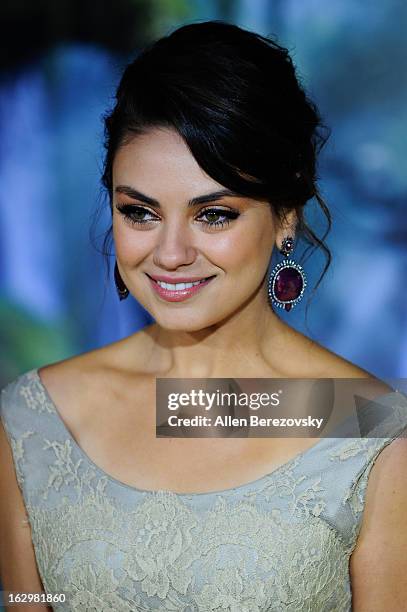 Actress Mila Kunis arrives at the Los Angeles Premiere of "Oz The Great and Powerful" at the El Capitan Theatre on February 13, 2013 in Hollywood,...