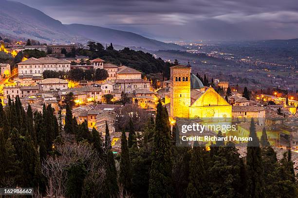 assisi cathedral at dusk - basilika stock pictures, royalty-free photos & images