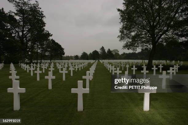 Allies Fallen For France. Le cimetière Normandy American Cemetery à COLLEVILLE-SUR-MER avec les croix des tombes des soldats ayant ayant trouvé la...