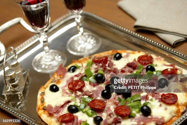 The Winners Of The Fooding Prize 2001 And Their Culinary Specialities. Sélection de plats 'fooding' des lauréats 2001 : meilleure pizza livrée à...