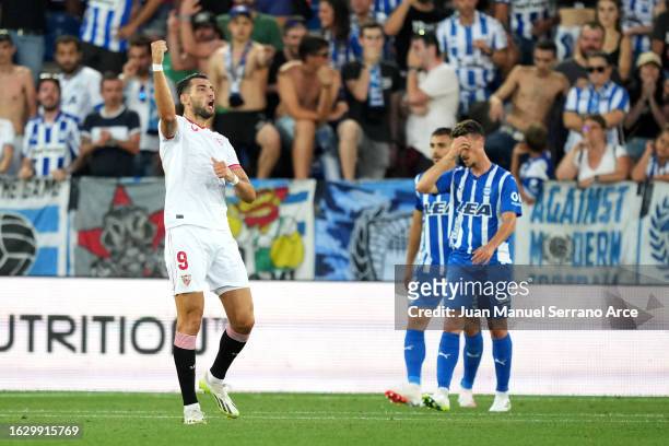 Rafa Mir of Sevilla celebrates after scoring the team's third goal during the LaLiga EA Sports match between Deportivo Alaves and Sevilla FC at...