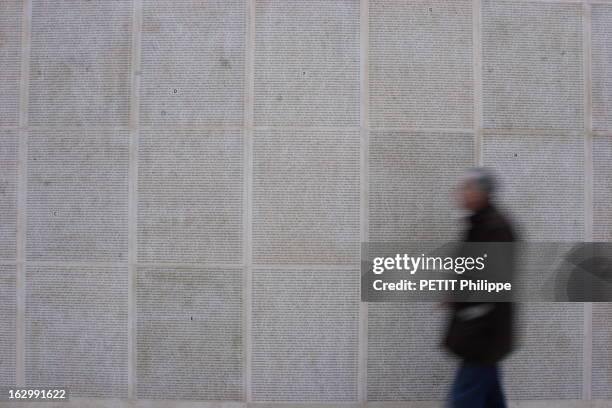 Inauguration Of The Holocaust Memorial In Paris. Inauguration du Mémorial de la Shoah dans le quartier du Marais à PARIS : un homme, flou, passant...