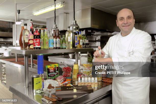 Rendezvous With Bernard Loiseau At His Restaurant In La Cote D'Or In Saulieu. Le chef cuisinier Bernard LOISEAU a goûté et cuisiné pour 'Paris Match'...