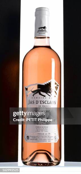 The Wines Of Wisdom. Bouteille de rosé 'Cuvée du Loup', côtes de Provence 2006 du Domaine du Jas d'Esclans.