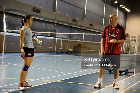 Pi Hongyan French Female Badminton Player Pi Hongyan. PI HONGYAN, est, à 29 ans ...