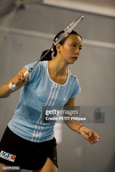 Pi Hongyan French Female Badminton Player Pi Hongyan. PI HONGYAN, est, à 29 ans ...
