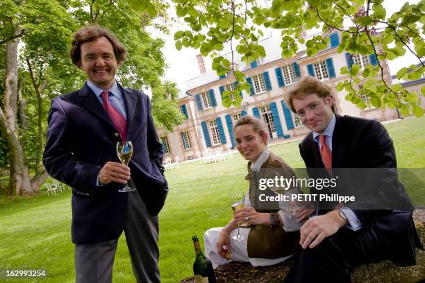 Pierre-Emmanuel Taittinger. Dans le parc du château de la Marquetterie, à Pierry, près d'Epernay, Pierre-Emmanuel TAITTINGER, 54 ans, directeur...