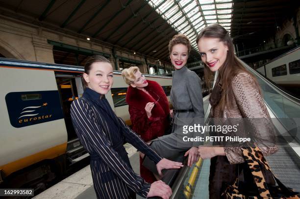 Paris, Eternal Muse Of Fashion. 60 ans de mode à l'occasion de l'anniversaire de Paris Match : quatre mannequins posant au terminal Eurostar de la...