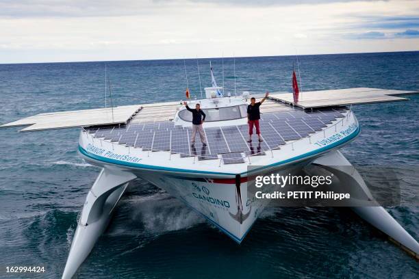 The Solar Energy Boat 'Planetsolar' In The Bay Of Barcelona: Last Test Before Starting The World Tour. C'est le plus grand bateau fonctionnant à...