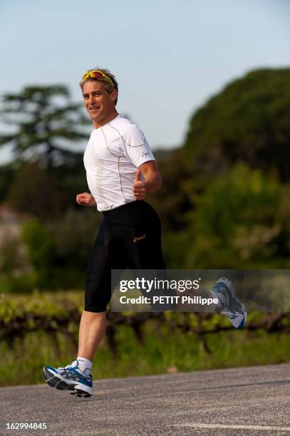 French Triathlete Pascal Pich. Pascal PICH, 47 ans, un triathlète spécialisé dans les très longues distances, se prépare à l'XTrem Tour,...