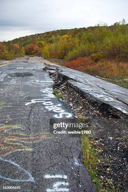centralia, pennsylvania - old concrete road stock pictures, royalty-free photos & images