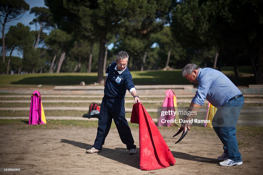 Bullfighting Enthusiasts Practice Bullfighting In Barcelona