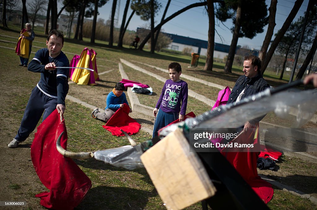 Bullfighting Enthusiasts Practice Bullfighting In Barcelona