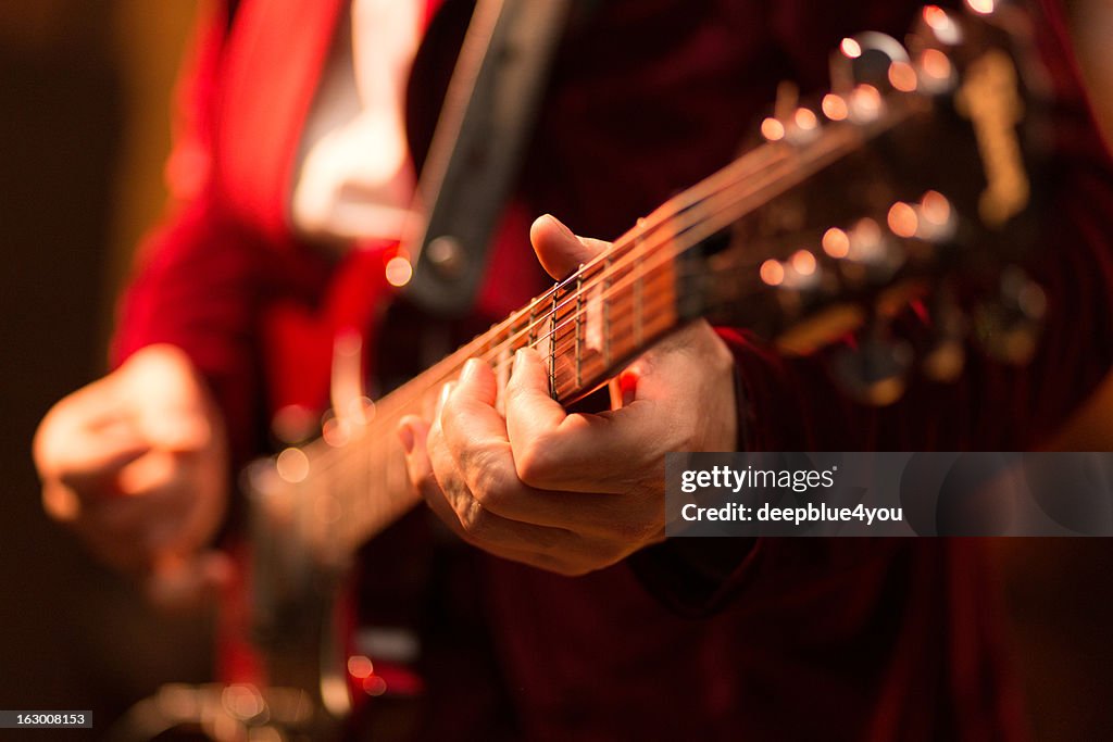 Gitarrenspieler auf der Bühne