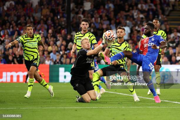 Aaron Ramsdale of Arsenal makes a save under pressure from Odsonne Edouard of Crystal Palace during the Premier League match between Crystal Palace...