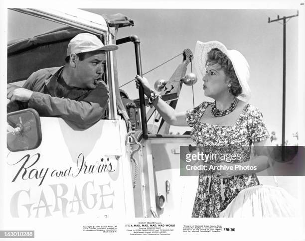 Jonathan Winters is stopped by Ethel Merman in a scene from the film 'It's A Mad Mad Mad Mad World', 1963.