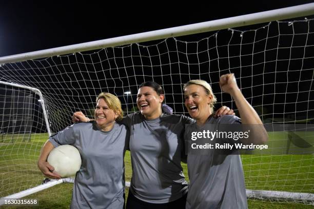 womens soccer cup fans - team sport australia stock pictures, royalty-free photos & images