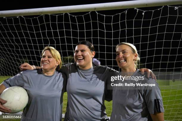 womens soccer cup fans - team sport australia stock pictures, royalty-free photos & images