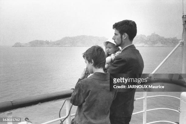 Algerian Returnees. La guerre d'ALGERIE : sur le pont du 'Ville-de-Marseille' le 23 mai 1962, François et Jacqueline TISSON, un couple d'instituteurs...
