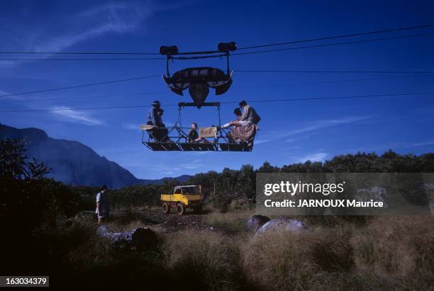 La Reunion Island. En 1963, l'île française de la Réunion, au sud-ouest de l'océan Indien, bénéficiant d'un climat tropical et située sur la route...